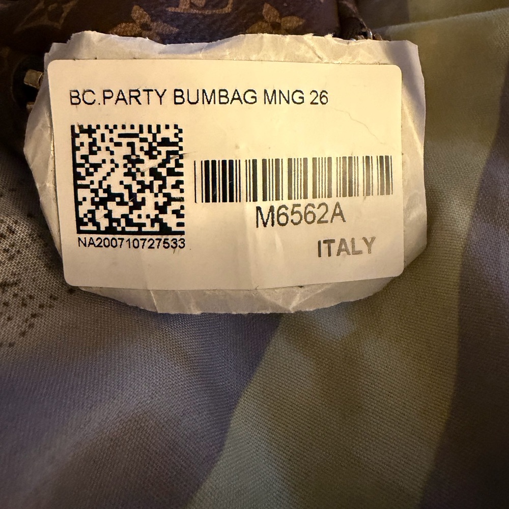 LOUIS VUITTON
Monogram Party Bumbag Bracelet - Picture 6 of 7